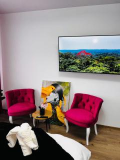 Pink Jungle Flat - 4