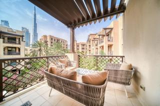 Upscale 1-Bedroom Apt with Iconic Burj Khalifa View - Dubai - 8