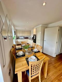Large, family friendly 3-bed flat in Wood Green - Londra - 0