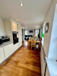 Large, family friendly 3-bed flat in Wood Green - Londra - 2