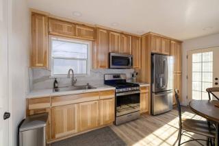 Updated & Spacious 2 BR with Free WiFi - 6