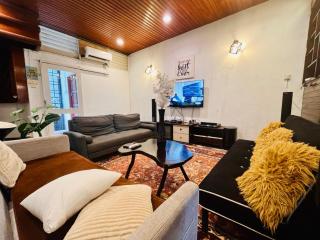 Botanical Retro-Cottage by StayCo - Riverview Pool , BBQ , PS4 - George Town - 4