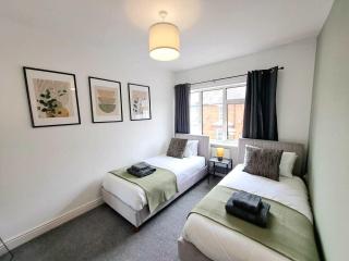 Beautiful, Modern Bright House With Parking, Fast WiFi, Sleeps 5 - Lincoln - 6