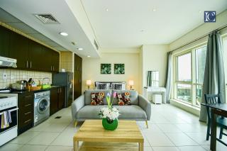 Luxury Escapes - Furnished studio with balcony in Royal Oceanic - 1