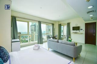 Luxury Escapes - Furnished studio with balcony in Royal Oceanic - 2