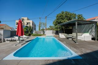 Crowonder Lucky Holiday House with Pool and Patio 30 meters from the Beach - Zadar - 8