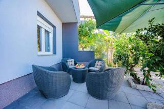 Crowonder Lucky Holiday House with Pool and Patio 30 meters from the Beach - 1