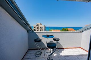 Crowonder Lucky Holiday House with Pool and Patio 30 meters from the Beach - Zadar - 7
