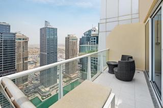 Modern & Spacious 2-Bed Condo with Panoramic Lake Views, Dual Balconies, Steps from Dubai JLT Metro By "La Buena Vida Holiday Homes" - 2