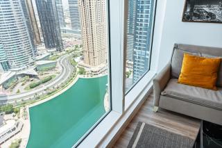 Modern & Spacious 2-Bed Condo with Panoramic Lake Views, Dual Balconies, Steps from Dubai JLT Metro By "La Buena Vida Holiday Homes" - Dubai - 7