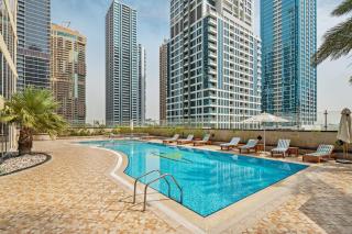 Modern & Spacious 2-Bed Condo with Panoramic Lake Views, Dual Balconies, Steps from Dubai JLT Metro By "La Buena Vida Holiday Homes" - Dubai - 5
