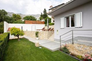 Holiday house Ana with a private heated swimming pool - Žrnovnica - 4