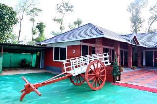 Coffee Crown Homestay - 1KM Falls, Home Food & Coffee Estate - Sakleshpur - 1