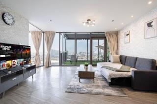Luxury 1-BR Waterfront Living - Dubai - 0