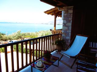 Verga Stone Haven - Seafront Waves' Embrace - Verga Kalamata - 9