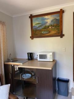 Stay in Woodhill Golf Estate near Pretoria East Hospital - 8