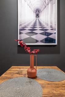 Central Art-Inspired Flat with Private Garage - 2