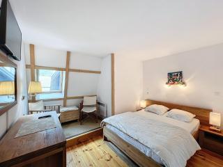 Appartement Chamonix Centre, 4 Pers, 2 Ch. avec Balcon, Parking, Proche Téléphérique et Remontées - FR-1-507-24 - Chamonix - 2