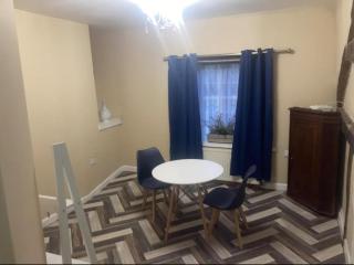 Dine & Rest 1 bedroom apartment at little India - Oswestry - 6