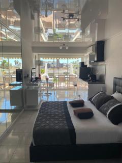 The naturist glamour suite - 1