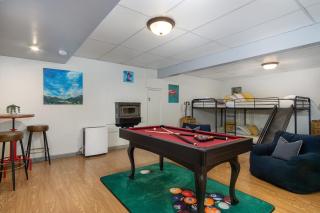 10 mins to DT Asheville Pool Hot Tub Game Room - 9