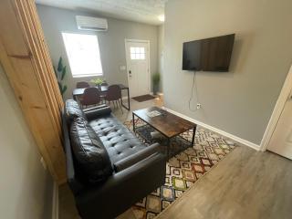 The Yale Townhouse- 2 BR - 7