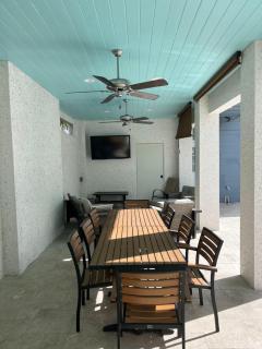 Cheerful 7 Bdrm Home with Private Pool One Block from Beach - Clearwater Beach - 9