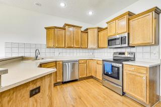 Pet-Friendly Johnston Getaway with Deck and Yard! - Johnston - 3