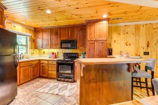Creekside Cabin Rental about 8 Mi to Downtown Ellijay! - Ellijay - 3