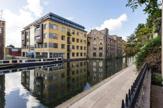 GuestReady -Modern Flat Overlooking Regent's Canal - 3