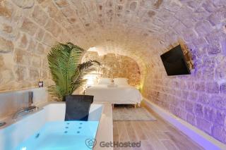 Charming flat with Jacuzzi heart of Paris GetHosted - París - 4