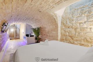 Charming flat with Jacuzzi heart of Paris GetHosted - París - 3