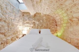 Charming flat with Jacuzzi heart of Paris GetHosted - París - 1