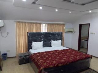 Rotzy Residences Adefowope - Home Away From Home - 5