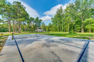 Higden Studio with Shared Patio, Yard Games, Grills! - Fairfield Bay - 8