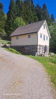 Kårhus på småbruk - - 0