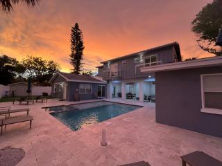 Cheerful 7 Bdrm Home with Private Pool One Block from Beach - Clearwater Beach - 8