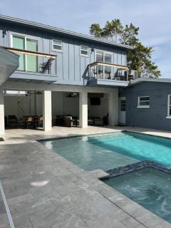 Cheerful 7 Bdrm Home with Private Pool One Block from Beach - Clearwater Beach - 3
