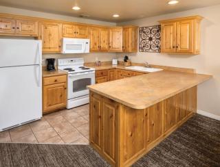 Beautiful 1BD condo in the desert onsite with pools, playground, horseshoes and more - 3