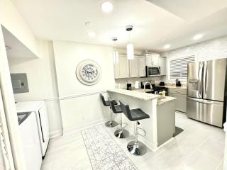 Elegant Serene- Townhome, 10 Mi to Downtown, near Airport - Forest Park - 8