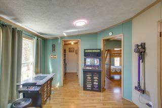 People and Paws Home with Fenced Yard by the Dells! - Lyndon Station - 3