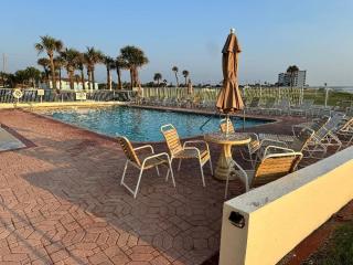 SeaBliss, oceanfront 1st floor cozy condo - Daytona Beach - 5