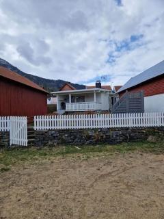 Feriehus ved fjorden i Solvorn - Luster - 8