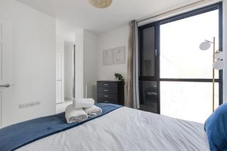 Central Town Centre Gatwick Free Parking - Crawley - 3