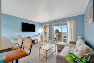 Serenity on the Sea Luxury Condo with Private Balcony on the Ocean - Tampa - 9