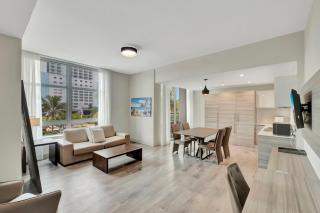 New! New! Ocean Oasis - Hollywood - 0