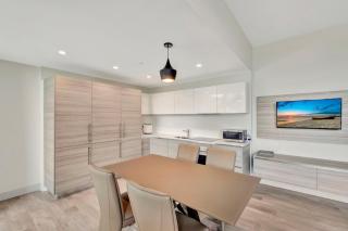 New! New! Ocean Oasis - Hollywood - 7