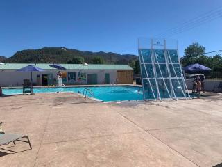 Tacit Shadow Resort Aviator Queen Suite, Gym, Coffee Bar, Hot-Tub, Free Laundry, Food Available - Parowan - 7