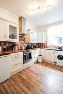Bright 4-Bed Home ! Free Wi-Fi Included - Portsmouth - 6