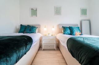 Bright 4-Bed Home ! Free Wi-Fi Included - Portsmouth - 4